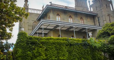 Экскурсия из Гурзуфа: Дворец графа Воронцова и замок &quot;Ласточкино гнездо&quot; фото 7567