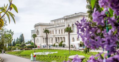Экскурсии в Итальянский дворик в Ливадийском дворце из Гурзуфа 2024